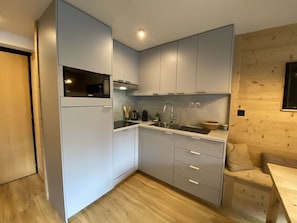 Kühlschrank, Ofen, Herdplatte, Geschirrspüler