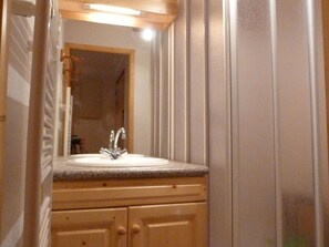 Bathroom - Apartment near the garden, sleeps 6 (Arêches-Beaufort)