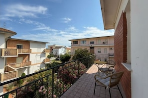 Property grounds - M471 – Marcelli, two-bedroom apartment with balcony, just 200 metres from the beach (Marcelli)
