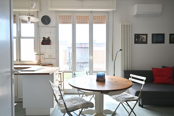Dining - M471 – Marcelli, two-bedroom apartment with balcony, just 200 metres from the beach (Marcelli)