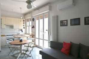 Interior - M471 – Marcelli, two-bedroom apartment with balcony, just 200 metres from the beach (Marcelli)