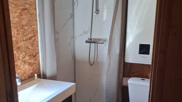 Shower, hair dryer, towels, toilet paper