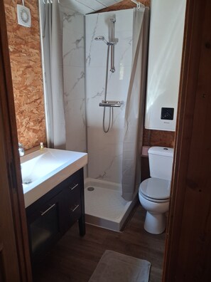 Bathroom - Vrbo Property (Winnezeele)