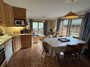 Fridge, stovetop, toaster - Apartment with stunning village view - 7 guests (Arêches-Beaufort)