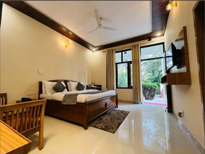 Deluxe Room | Free WiFi - Hotel Maya Regency Bhimtal (Bhimtal)