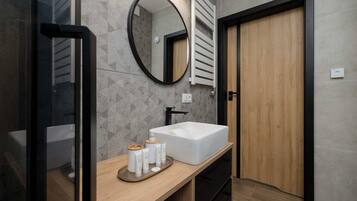 Shower, hair dryer, towels, shampoo
