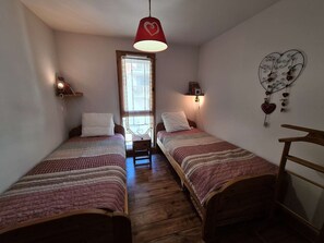 Room - Cozy apartment, pets welcome - 6 guests (Arêches-Beaufort)
