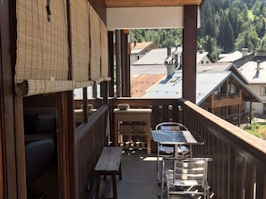 Outdoor dining - Spacious central apartment - 6 guests (Arêches-Beaufort)
