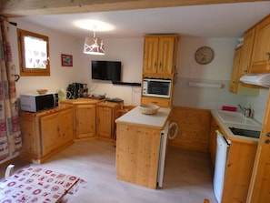 Fridge, stovetop, toaster - Central apartment, near slopes - 6 guests (Arêches-Beaufort)