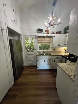 Coffee/tea maker, fridge, microwave, oven - A-47 The Deer Path Retreat (Beech Mountain)