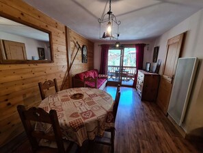 TV - Charming apartment, balcony - 4 guests (Arêches-Beaufort)