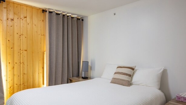 WiFi - Suite 4 at The Gem | Cozy Two-Bedroom Retreat (Harvie Heights)