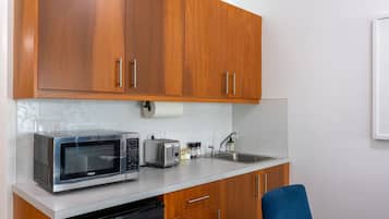 Fridge, microwave, coffee/tea maker, cookware/dishes/utensils