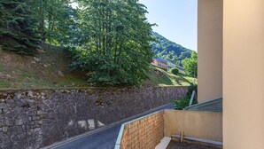 Unclassified image, 4 of 12, button - Modern T2, central, near cable cars (Cauterets)