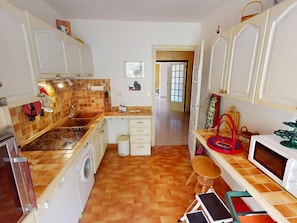 Kühlschrank, Mikrowelle, Geschirrspüler