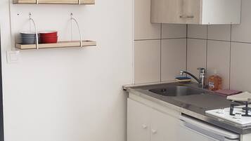Fridge, microwave, stovetop, coffee/tea maker