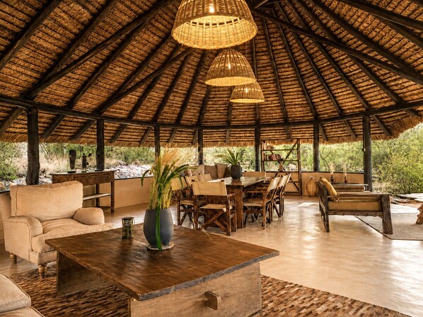 Outdoor dining - Nasuulu lodge (Isiolo)