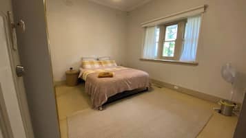 Desk, iron/ironing board, WiFi, bed sheets