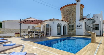 Spacious Villa with a Private Pool and Large Terrace