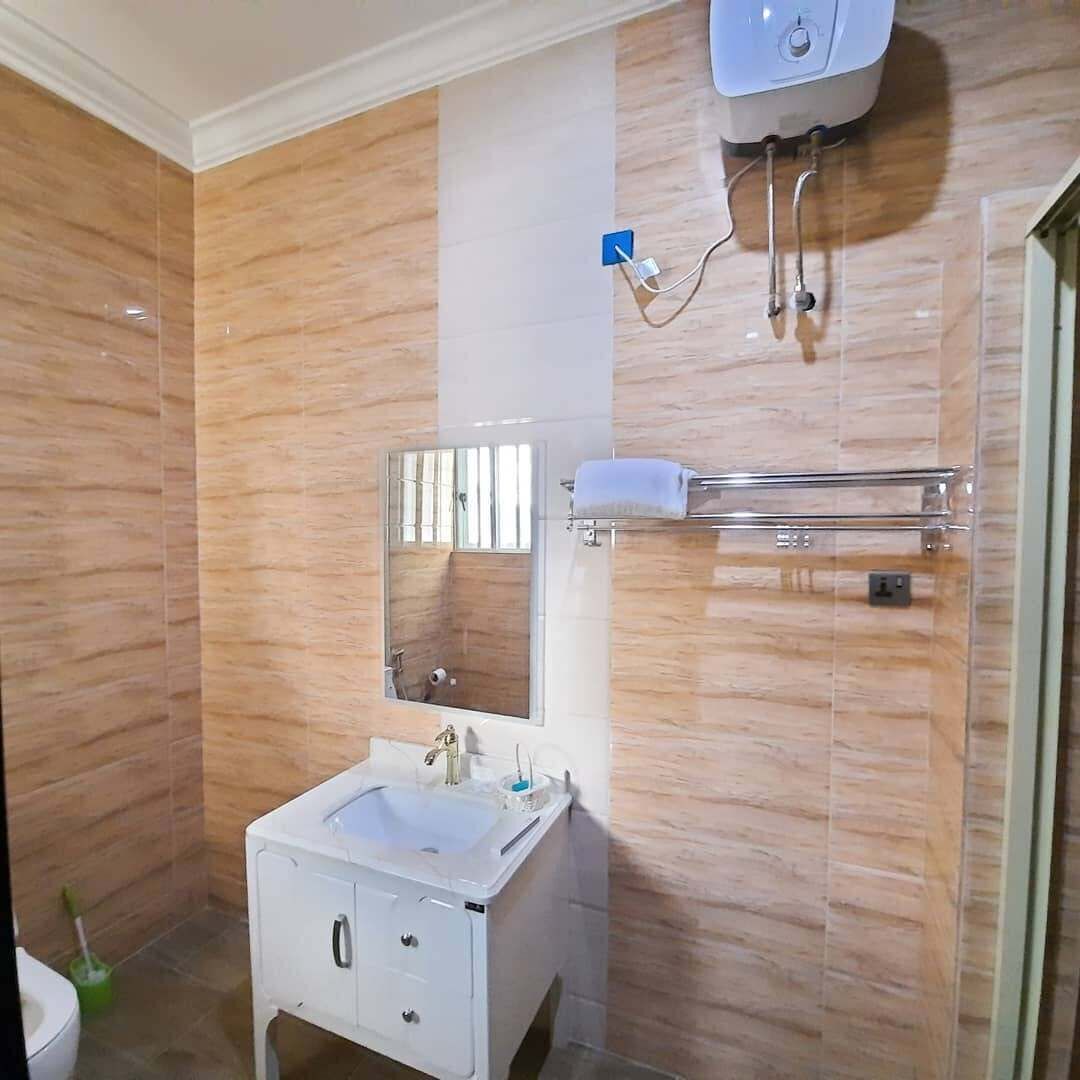 Camera familiare, balcone, vista città | Bagno