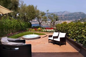 Outdoor spa tub - Hotel Bristol (Sorrento)