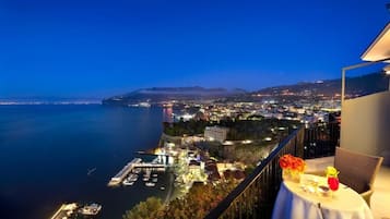 Superior Double Room, Balcony, Sea View | Outdoor dining