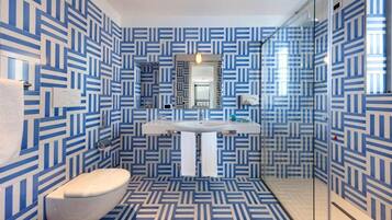 Superior Double Room, Balcony, Sea View | Bathroom | Slippers