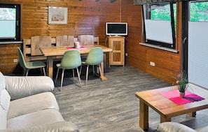 TV, fireplace - Awesome home in Merzalben with sauna (Merzalben)