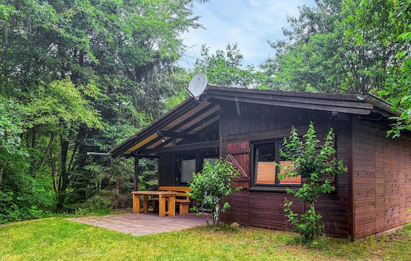 Outdoor dining - Awesome home in Merzalben with sauna (Merzalben)