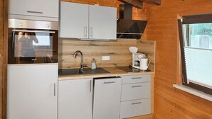 Coffee/tea maker, fridge, microwave, stovetop - 2 bedroom gorgeous home in Merzalben (Merzalben)