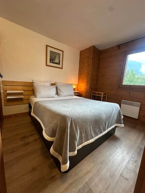 2 dormitorios, tabla de planchar con plancha, wifi y ropa de cama