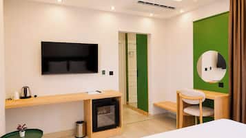 In-room safe, desk, laptop workspace, free WiFi