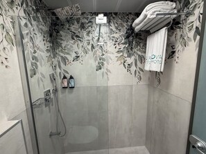 Phòng đôi hoặc 2 giường đơn Deluxe, ban công | Phòng tắm