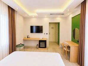 Deluxe Double Room, Balcony | In-room safe, desk, laptop workspace, WiFi (free)