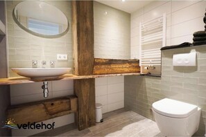 Bathroom - Spacious 3-bedroom vacation home – Just 600 m from the beach (Domburg)