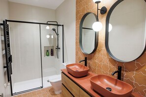 Bathroom - Vrbo Property (Logroño)