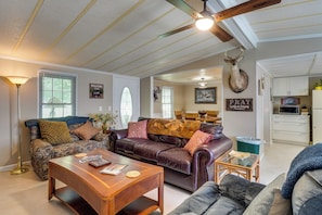 House (3 Bedrooms) | Interior - Raft & Hike! Home 2 Mi to Gsmnp w/ Sunroom & Yard (Townsend)