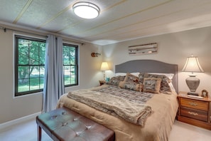 House (3 Bedrooms) | Interior - Raft & Hike! Home 2 Mi to Gsmnp w/ Sunroom & Yard (Townsend)