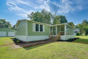 House (3 Bedrooms) | Interior - Raft & Hike! Home 2 Mi to Gsmnp w/ Sunroom & Yard (Townsend)