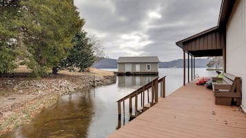 Apartment (3 Bedrooms) | Front of property