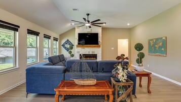 House (4 Bedrooms) | Interior