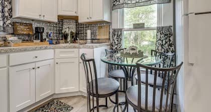 New London Hideaway: 2 Mi to Beach & Boardwalk