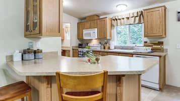 House (2 Bedrooms) | Interior
