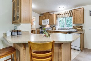 House (2 Bedrooms) | Interior - Relaxing Riverfront Getaway w/ Fire Pit in Idanha (Idanha)