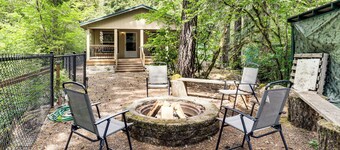 Relaxing Riverfront Getaway w/ Fire Pit in Idanha