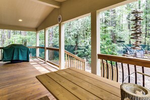 Interior - Relaxing Riverfront Getaway w/ Fire Pit in Idanha (Idanha)