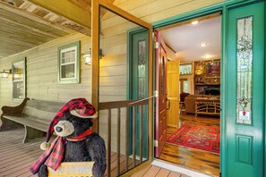 Interior - Creekside Mountain Cabin in Rural Dark-sky Country (Bakersville)