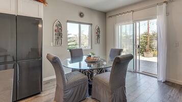 House (5 Bedrooms) | Interior