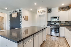 Interior - Private Pool & Yard! Family Getaway in Stockton (Stockton)