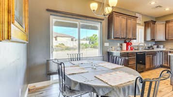 House (3 Bedrooms) | Interior
